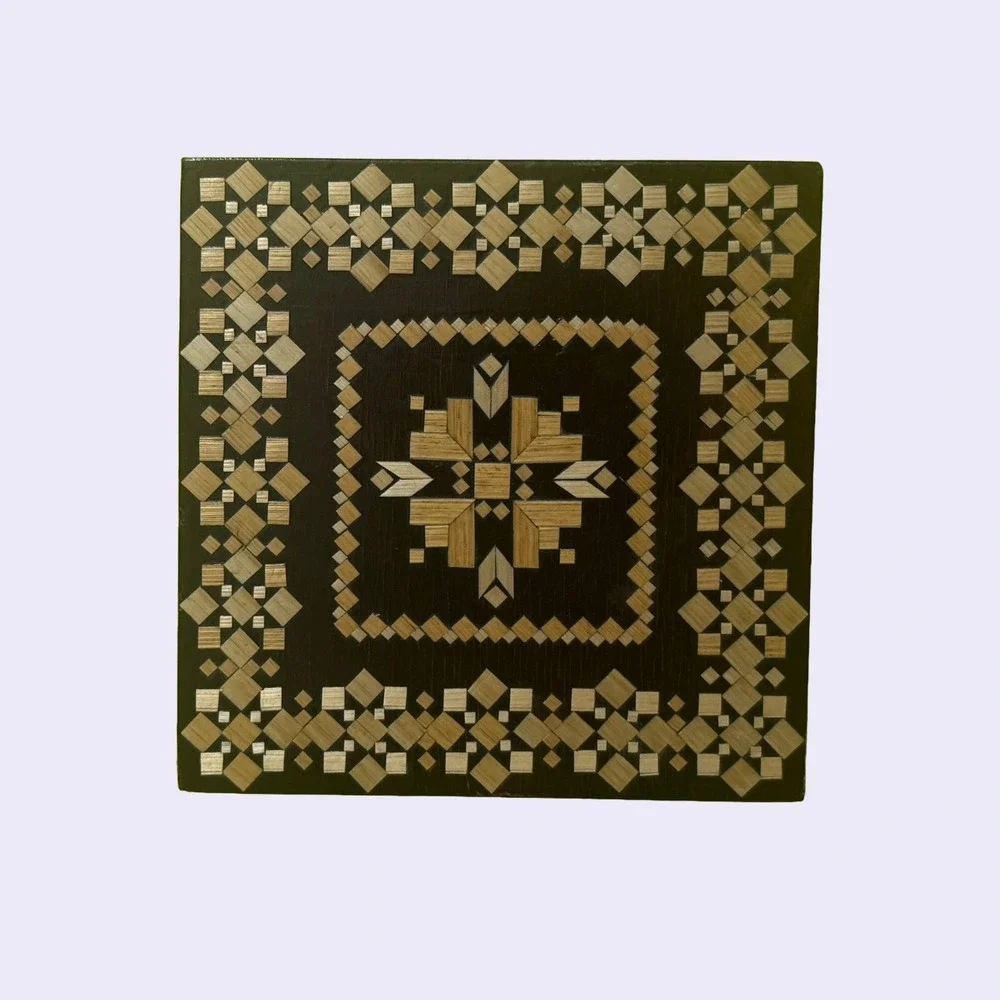 Vintage Soviet Era Straw Applique Trinket‎ Jewelry Box Russian Belarus 4x4